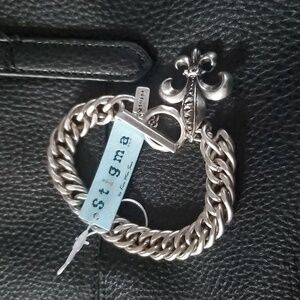 Stigma Silvertone Fleur-de-Lis Bracelet With Toggle NWT
